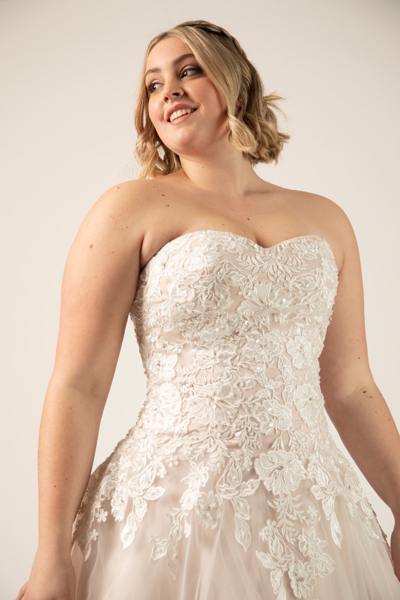 Abito da sposa Mughetto CURVY 